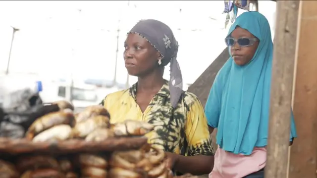 Aminat pẹlu iya rẹ ninu ọja