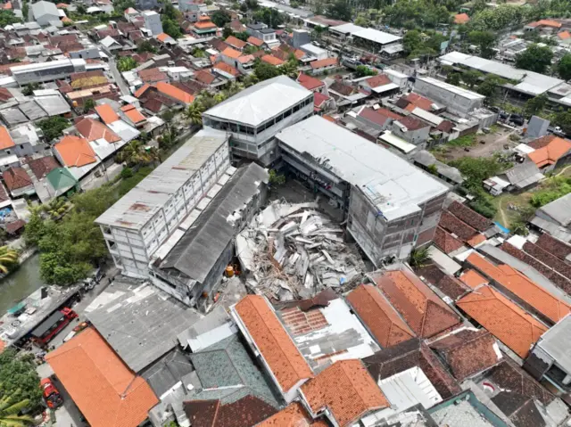 Kondisi Ponpes Al Khoziny di Sidoarjo, Jawa Timur, pada Rabu (01/10).