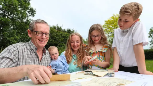 해리스는 대통령의 바쁜 일정을 감안할 때 답변을 기대하진 않았다고 말한다