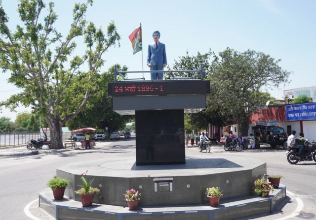 ਕਰਤਾਰ ਸਿੰਘ ਸਰਾਭਾ ਦੇ ਬੁੱਤ ਦੀ ਤਸਵੀਰ