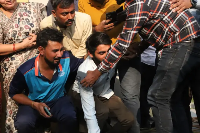 સુરત, બાળક ગટરમાં પડતાં મોત, બીબીસી ગુજરાતી, ગુજરાત