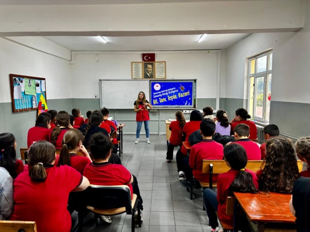 Sınıflarda verilen kahverengi kokarca eğitimi