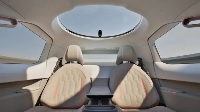 اتاق تاکسی ورن برای دو سرنشین جا دارد