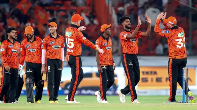 प्रफुल्ल हिंगे ने रणजी मैचों की 11 पारियों में 26.37 की औसत से 16 विकेट लिए