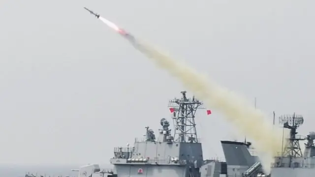 กองทัพเรือเกาหลีใต้ยิงขีปนาวุธฮาร์พูน จากเรือพิฆาตหยางมานชุน ระหว่างซ้อมรบร่วมกับกองทัพอากาศในทะเลตะวันออกเมื่อเดือน ก.ค.ที่ผ่านมา
