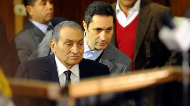 مبارك ونجله علاء