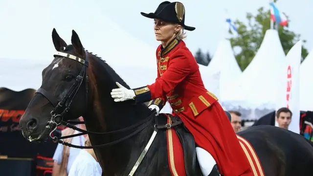 Фон дер Ляйен на открытии чемпионата по конному спорту в 2015 году