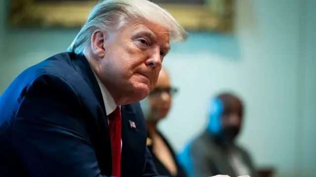 डोनाल्ड ट्रंप