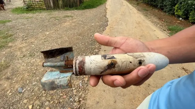 હુમલામાં આરપીજીથી ફેંકવામાં આવેલા ગોળા પણ લોકોએ બતાવ્યા