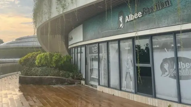 Locales comerciales abandonados.