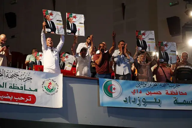 عبد الكريم بن مبارك، الأمين العام لحزب جبهة التحرير الوطني، في العاصمة الجزائرية، الجزائر، في 27 يونيو/حزيران 2026، خلال الحملة الانتخابية للانتخابات التشريعية لعام 2026.