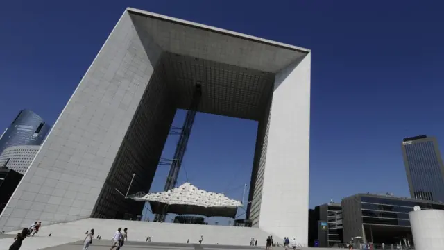 La Grand Archjogo dos dados blazeLa Defense - Paris