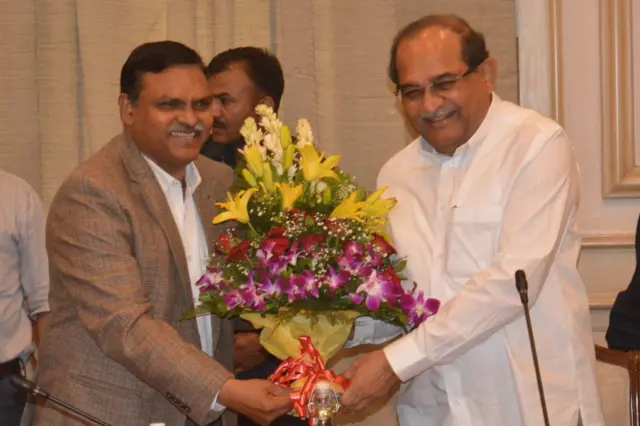 राधाकृष्ण विखे पाटील आणि एनडीडीबीचे अधिकारी