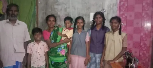 భర్త, పిల్లలతో రుకు