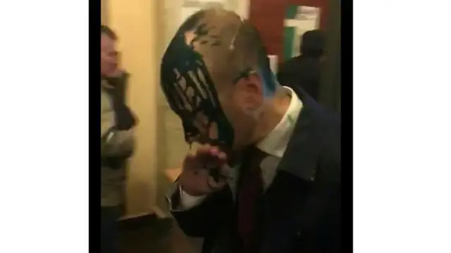 Сергій Гусовський, облитий зеленкою