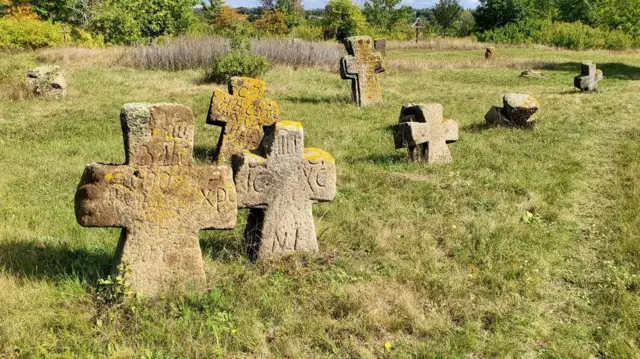 Старовинний цвинтар в Україні