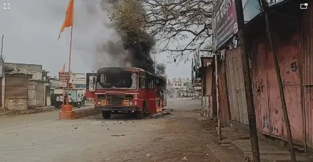 जळालेली बस 