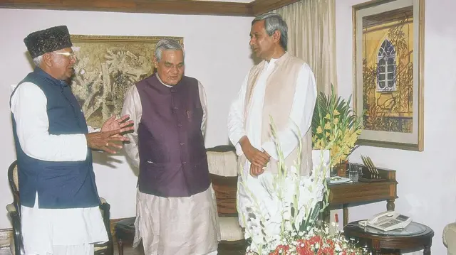 अटल बिहारी वाजपेयी के साथ नवीन पटनायक
