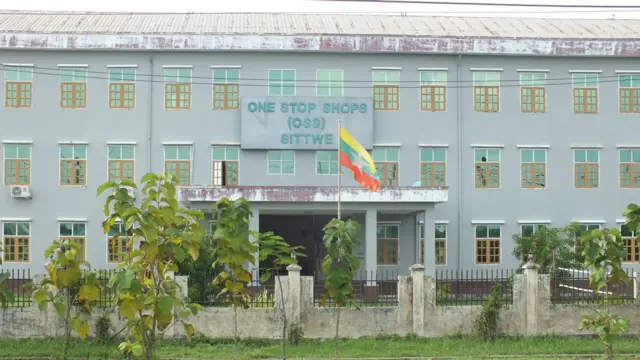 အိမ်ငှားနေသူတွေ၊ အိမ်ထောင်စုစာရင်းမရှိတဲ့ မိသားစုတွေကို ကတ်နဲ့ ထောက်ခံစာတွေ မရဘူးလို့ဆို
