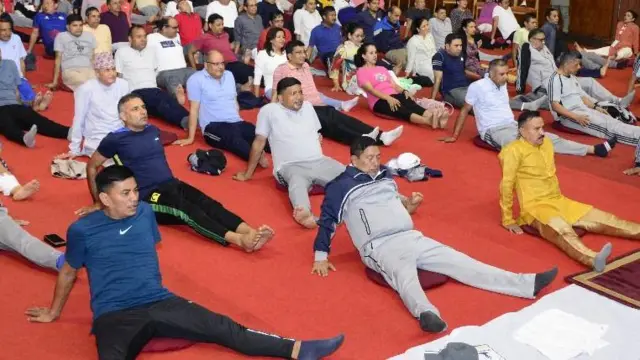 ध्यान र योग अभ्यासक गर्दाको तस्बिर