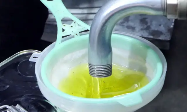 સિંગતેલમાં, ઑઇલ મિલ, કાચી ઘાણીનું તેલ, મગફળી, ખેતી, ખેડૂત, બીબીસી ગુજરાતી 