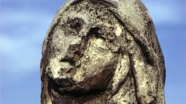 被酸雨破坏的雕塑