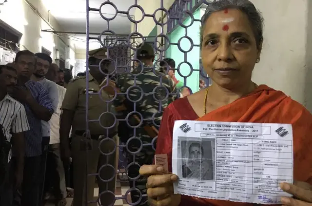 ஆர்.கே.நகர் தொகுதி இடைத் தேர்தலுக்கான வாக்குப் பதிவு தொடங்கியது