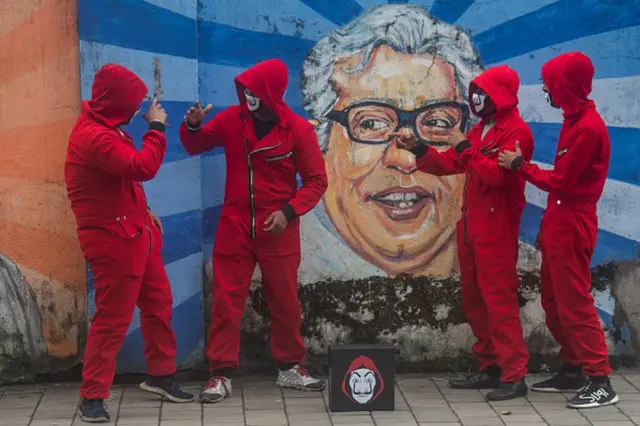 मनी हाईस्ट हा नेटफ्लिक्सवरचा शो जगभरात लोकप्रिय ठरला आहे.