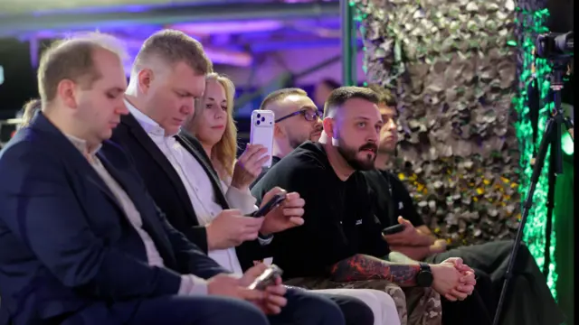 Депутати парламенту і соратники Федорова під час його брифінгу 16 липня 2026 року