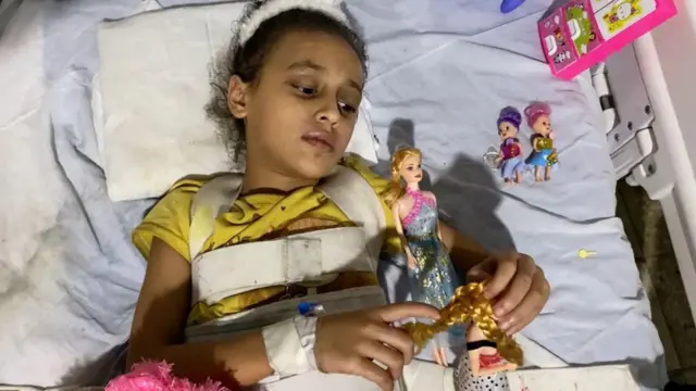 به گفته وزارت بهداشت دولت حماس از آغاز جنگ اسرائيل در غزه ۵۲ هزار نفر در این منطقه مجروح شده‌اند