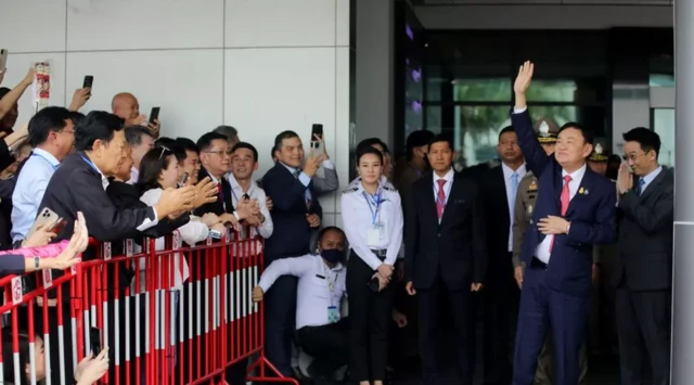 ထိုင်း၊ သက်ဆင်၊ ညွန့်ပေါင်းအစိုးရသစ်