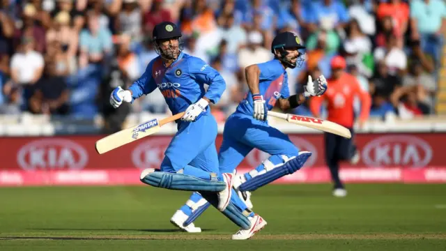 ధోనీ, కోహ్లీ