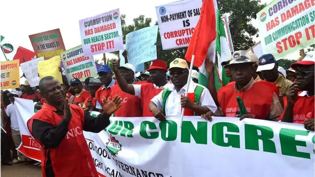 Nigeria workers dey protest for Abuja for 2015