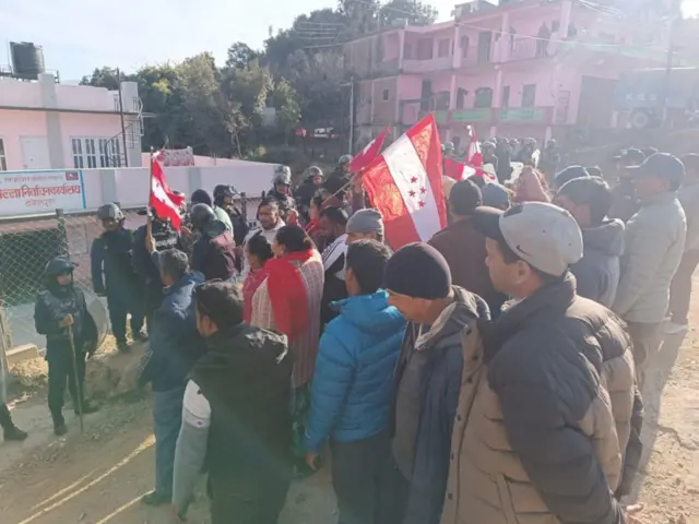 डडेलधुरामा देउवा निकटहरूको प्रदर्शन