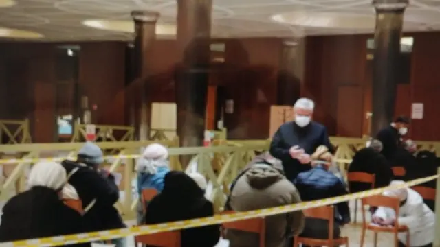 Vatikan'da evsizlere aşı yapılıyor