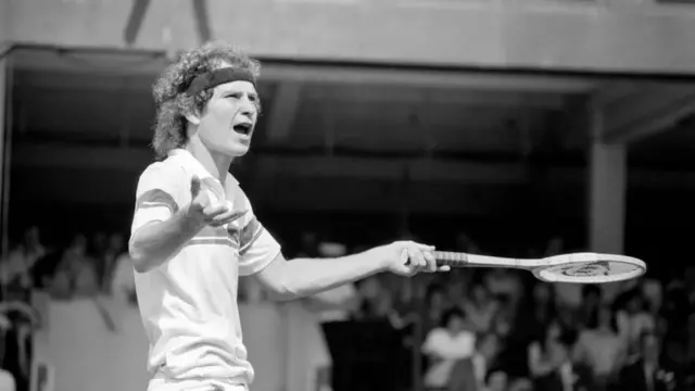 জন ম্যাকেনরো।: উইম্বলডন-এ আম্পায়ারের সাথে ঝগড়ায় লিপ্ত।