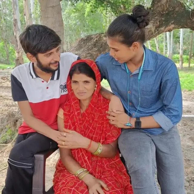 अर्चना का परिवार