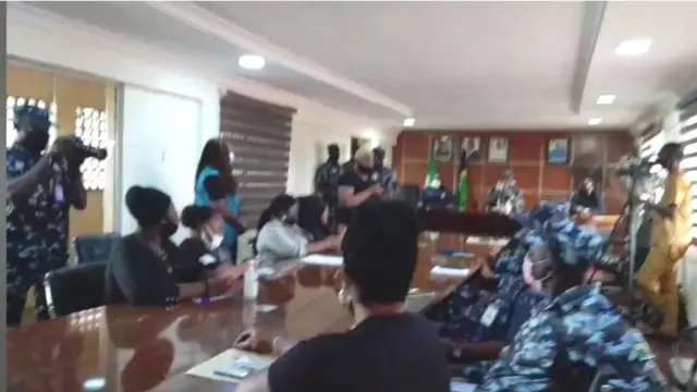 Ọga ọlọpaa n ba awọn ajafẹtọ ẹni sọrọ