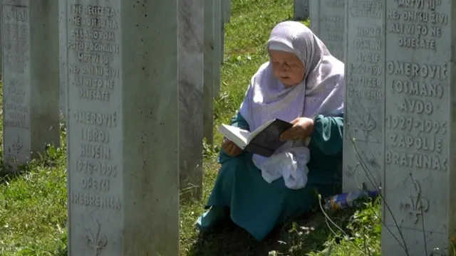Хабиба Мунић на Поточарима обилази гробове три брата и мужа, сви су жртве геноцида