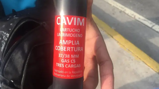 Una bomba lacrimógena
