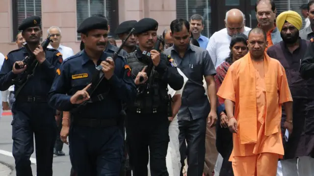 কমান্ডো পরিবৃত উত্তর প্রদেশের মুখ্যমন্ত্রী যোগী আদিত্যনাথ