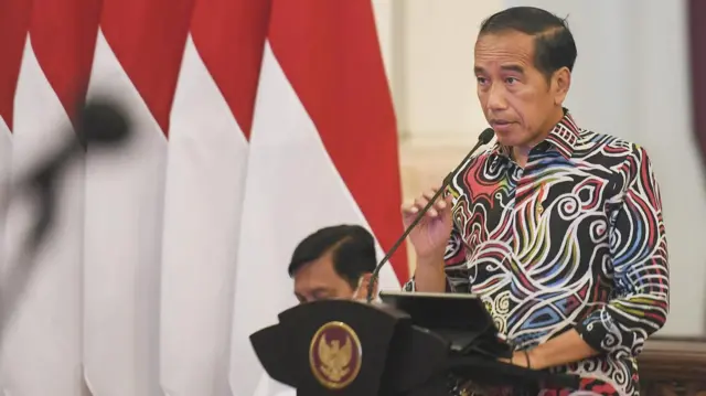 Presiden Joko Widodo memberikan pengarahan saat Sidang Kabinet Paripurna di Istana Negara, Jakarta, Kamis (2/3/2023).