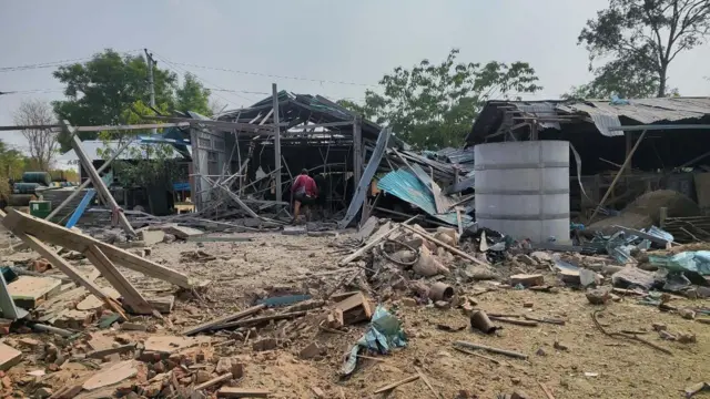 ဧပြီ ၄ ရက် နေ့လယ်ပိုင်းမှာ လေကြောင်းတိုက်ခံလိုက်ရတဲ့ ပေါက်နဲ့မြိုင်အစပ်က နေရာတစ်နေရာ