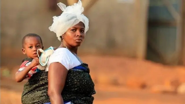 రాత్రి పిల్లలను దూరం పెట్టినా, పగలు వారిని తమతో తిప్పుకోవడం వల్ల పిల్లలకు మేలు జరుగుతుందని నిపుణులు అంటున్నారు.