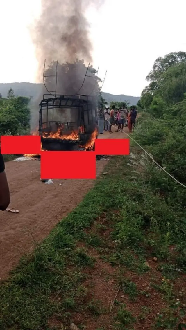 మంటల్లో కాలిపోయిన ఆటో