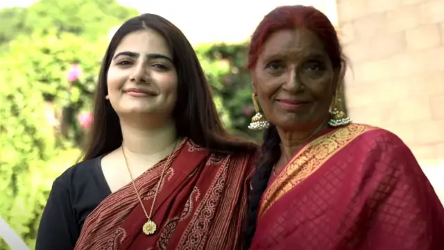 చీరల్లో పాకిస్తాన్ మహిళలు