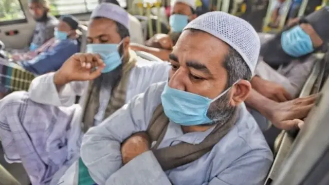 டெல்லி நிஜாமுதீனில் உள்ள ஒரு மசூதியில் நடந்த தப்லிக் ஜமாத் நிகழ்வில் கலந்துகொண்ட 1800 பேர் தனிமைப்படுத்தப்பட்டுள்ளனர்.