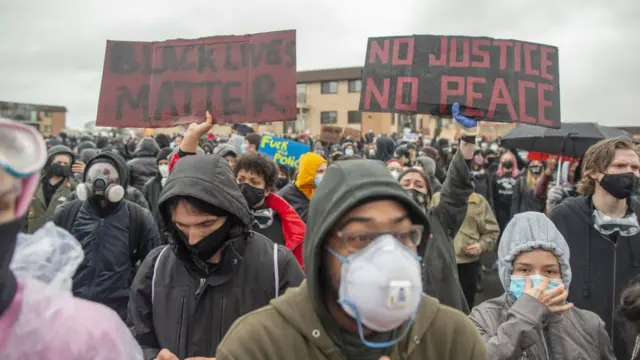 Protestas en Mineápolis por el caso de Daunte Wright.