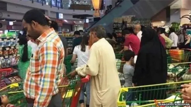 ගල්ෆ් අර්බුදය සමඟ භාණ්ඩ රැස් කරන පාරිභෝගික ජනතාව