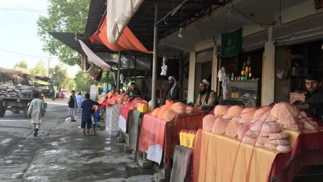 پلورونکی "کاروبار مو جوړ دی. ښه خوشاله يوو. د ورځې زر دولس سوه روپۍ ګټم، دا پنير له لسو ډېرو ولايتونو ته ځي."